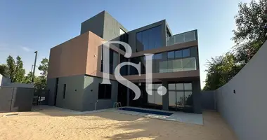 Villa  con Balcón, con Seguridad, con Aparcamiento cubierto en Sharjah, Emiratos Árabes Unidos