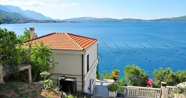 Villa 3 chambres avec Vue sur la mer dans Kamenari, Monténégro