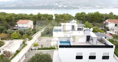 5 bedroom house in Okrug Donji, Croatia