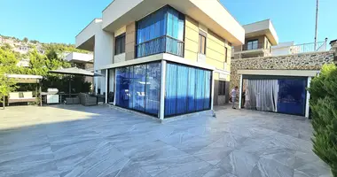 Villa 4 habitaciones con Piscina, con Garaje, con Jardín en Kargicak, Turquía