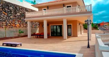 Villa  mit Schwimmbad, mit Garage in Arona, Spanien