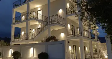 Villa  mit Parkplatz, mit Möbliert, mit Klimaanlage in Tivat, Montenegro