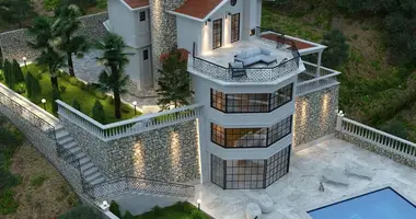 Villa 3 chambres avec Vue sur la mer, avec Piscine, avec Jardin dans Kargicak, Turquie