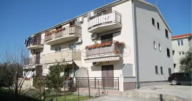 Apartamento 2 habitaciones en Kastel Stari, Croacia