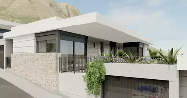 Villa  mit Terrasse, mit Schwimmbad, mit Garage in l Alfas del Pi, Spanien