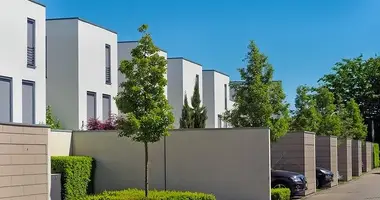 Townhouse 5 bedrooms in Berlin, Germany