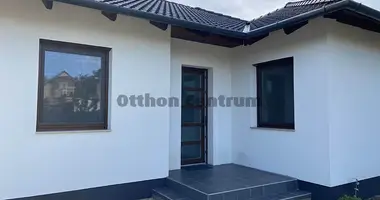 6 room house in Gyoemro, Hungary