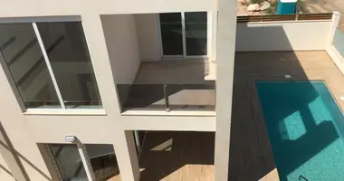 Villa 3 chambres avec Vue sur la mer, avec Garage, avec Au bord de la mer dans Torrevieja, Espagne