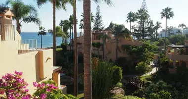 Villa  mit Klimaanlage, mit Terrasse, mit öffentliches Badöffentliches Bad in Estepona, Spanien