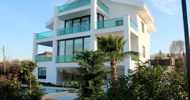 Villa 9 room villa with double glazed windows, with balcony, with furniture in Sahil Mahallesi, Turkey