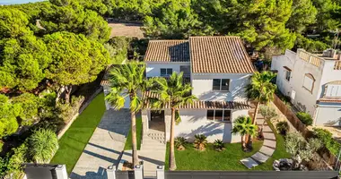 Zamek 4 pokoi w Santa Ponsa, Hiszpania