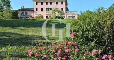 Villa 14 bedrooms with road, with equipment for disabled in Asolo, Italy