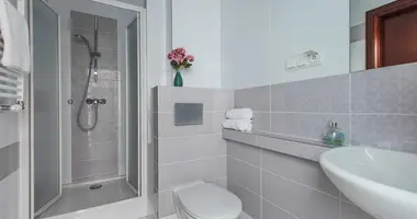 Wohnung 6 zimmer in Warschau, Polen