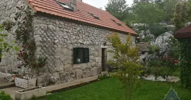 Grundstück in Njegusi, Montenegro