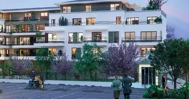 2 room apartment with terrace, with garden, with appliances in Rueil-Malmaison, France