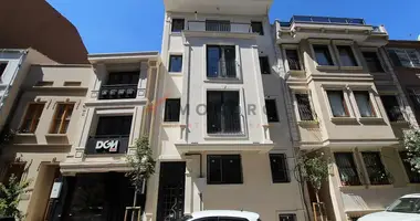 9 room house with furniture, with air conditioning, with appliances in Zeytinburnu, Turkey