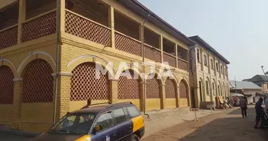 Dom 20 pokojów w Akra, Ghana