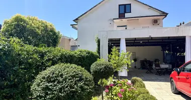 Apartamento 4 habitaciones en Tivat, Montenegro