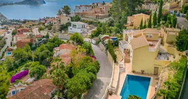 Villa  mit Parkplatz, mit Möbliert, mit Garten in Calp, Spanien