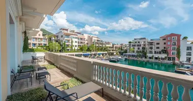 Apartamento 4 habitaciones en Tivat, Montenegro