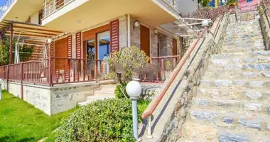 Villa 3 habitaciones con Vistas al mar, con Piscina, con Parque infantil en Alanya, Turquía