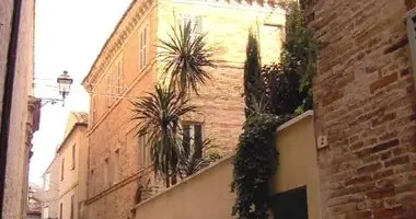 Casa 20 habitaciones en Terni, Italia