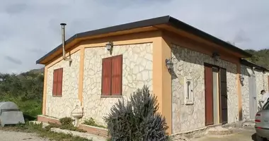 2 bedroom house in Alessandria della Rocca, Italy