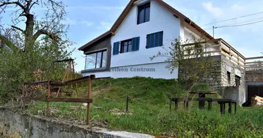 4 room house in Balatoncsicso, Hungary