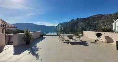 Villa 4 habitaciones con Balcón, con Amueblado, con Aire acondicionado en Risan, Montenegro