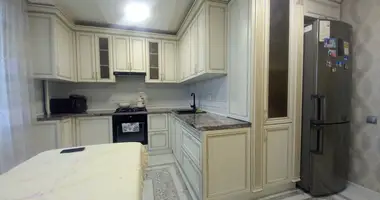 Apartamento 4 habitaciones en Zhodino, Bielorrusia