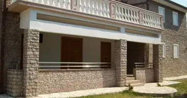 Casa 3 habitaciones en Montenegro