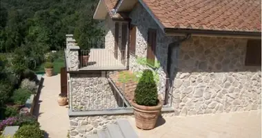 Villa 8 rooms in Castiglione della Pescaia, Italy