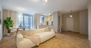 Mieszkanie 3 pokoi w Warszawa, Polska