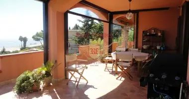 Villa 4 bedrooms in Sanremo, Italy