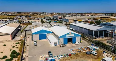Lager 1 075 m² in Geri, Cyprus