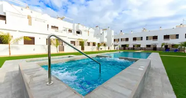 Adosado Adosado 3 habitaciones con Terraza, con Jardín, con piscina pública en Pilar de la Horadada, España