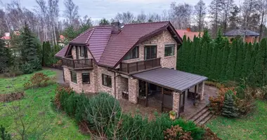 Casa 7 habitaciones en Dziekanow Polski, Polonia