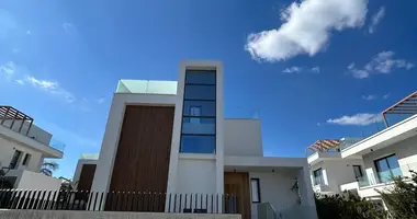 Villa 4 bedrooms in Paralimni, Cyprus