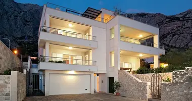 Villa 5 bedrooms in All countries