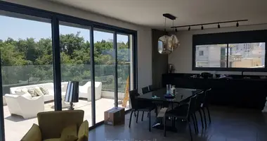 5 room apartment in Tel Aviv-Yafo, Israel