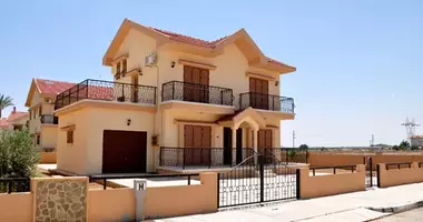 Villa  mit Garten, mit Badezimmer, mit Hauswirtschaftsraum in Spathariko, Nordzypern