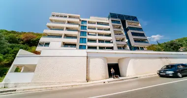 Penthouse 3 chambres avec parkovka parking, avec Meublesd, avec Climatiseur dans Becici, Monténégro