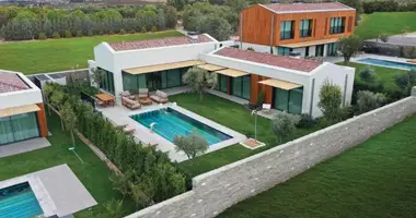 Villa 5 rooms with garage, with mountain view in Celal Bayar Mahallesi, Turkey
