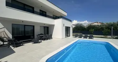 Villa 3 chambres dans Kastel Stari, Croatie