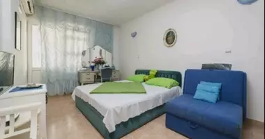 Квартира 4 спальни в Черногория
