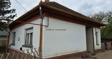 2 room house in Tapioszolos, Hungary