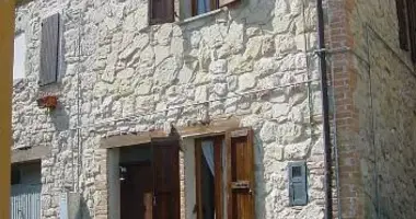 5 room house in Montemonaco, Italy