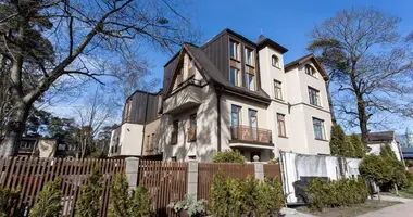 Apartamento 4 habitaciones con aparcamiento, con balcón, con terraza en Jurmala, Letonia