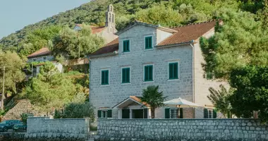 Villa 5 Zimmer mit Parkplatz, mit Balkon, mit Klimaanlage in Kotor, Montenegro