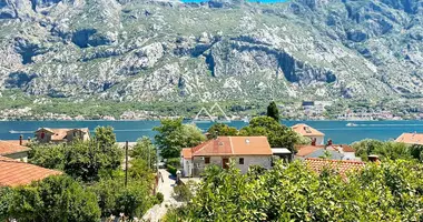 Villa 6 habitaciones con aparcamiento, con Terraza, con Jardín en Prcanj, Montenegro